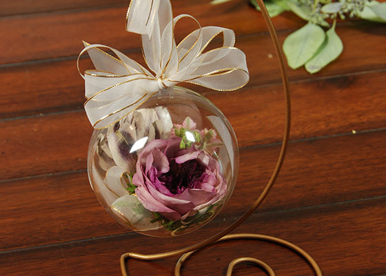 Tabletop Ornament Keepsakes with Stands